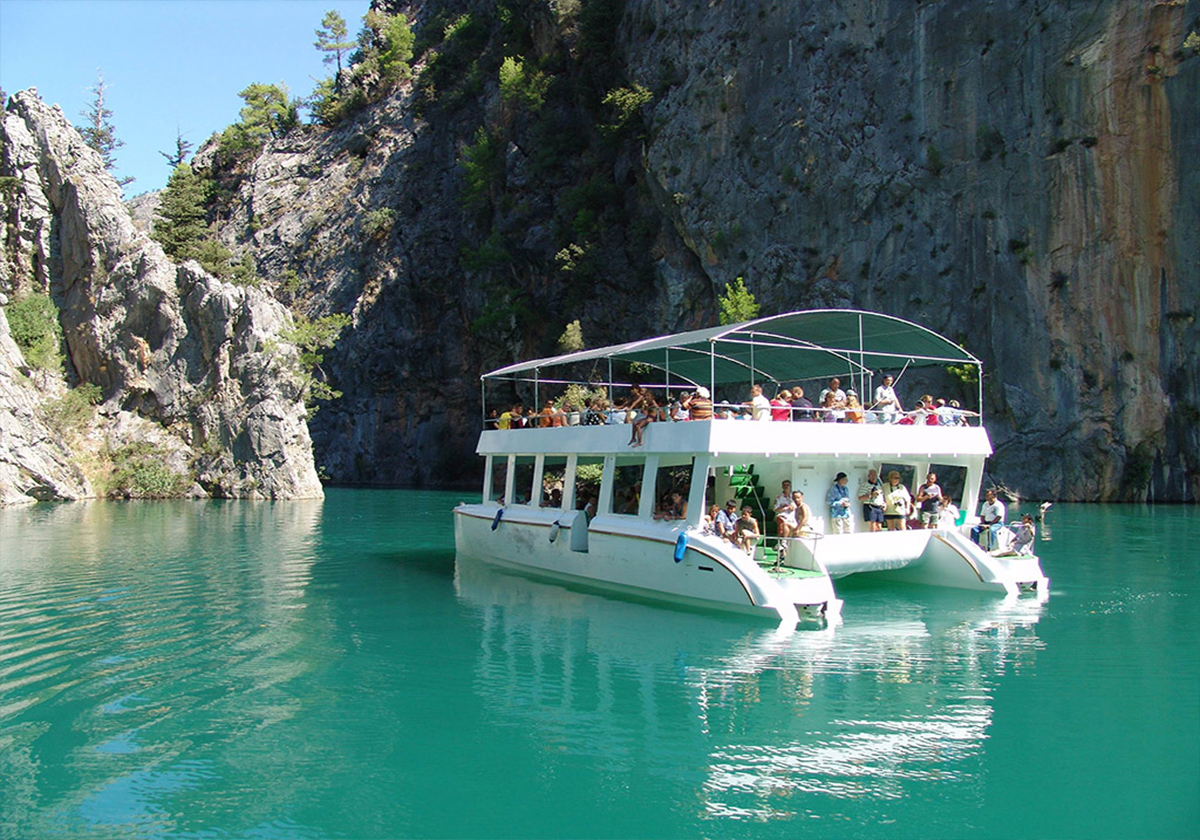 boat tour green canyon